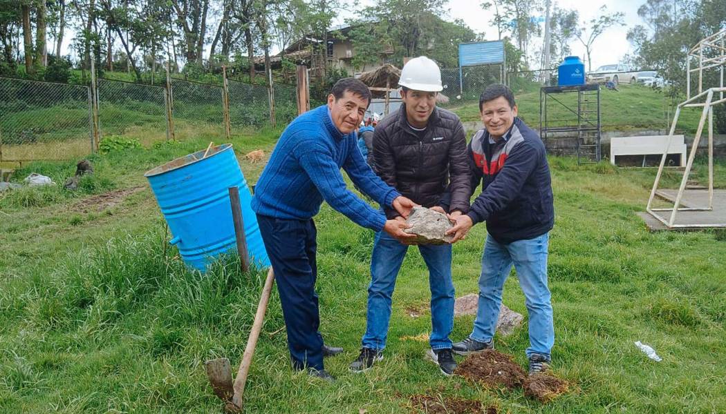 Colocación de primera piedra en Yerba Santa Baja